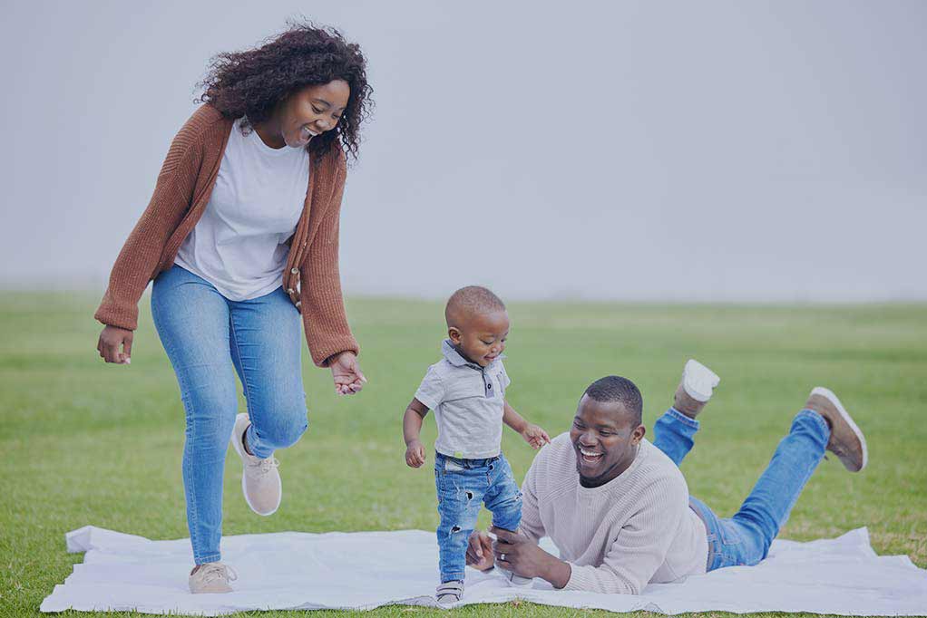 1shot-of-a-young-couple-having-a-picnic-with-their-2025-04-06-08-56-04-utc